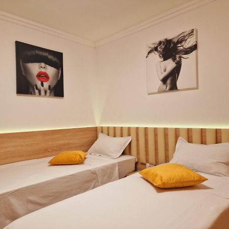 Airport Easy Link Appartement Iasi Buitenkant foto